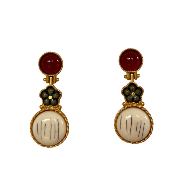 Pair of earrings with terracotta cabochons and gold accents 
